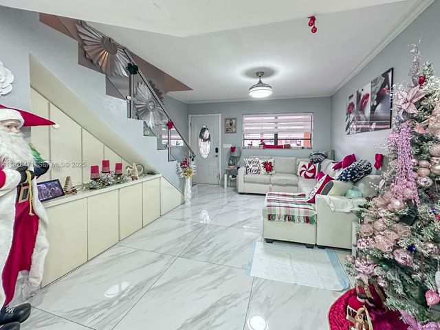 2216 W 53rd Pl 2216, Hialeah, FL 33016