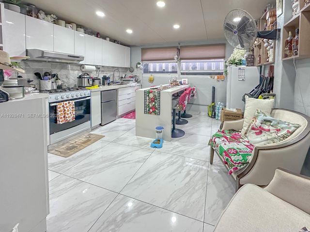 2216 W 53rd Pl 2216, Hialeah, FL 33016