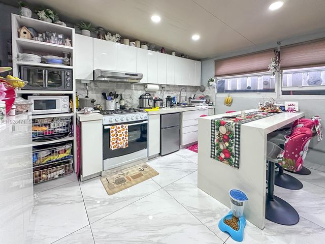 2216 W 53rd Pl 2216, Hialeah, FL 33016