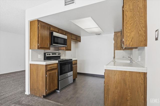 3333 El Encanto Court 19, Bakersfield, CA 93301