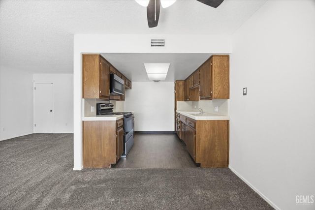 3333 El Encanto Court 19, Bakersfield, CA 93301