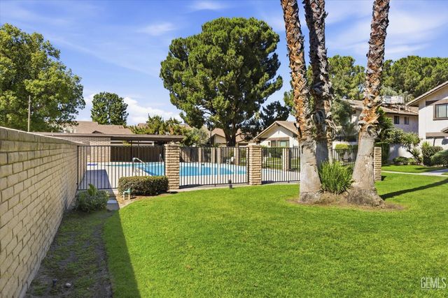 3333 El Encanto Court 19, Bakersfield, CA 93301