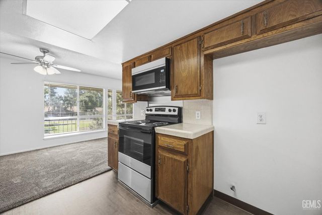 3333 El Encanto Court 19, Bakersfield, CA 93301