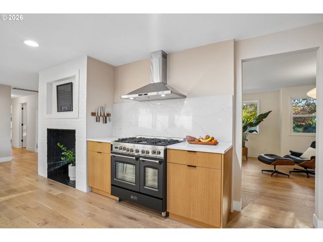 2250 Sw BURBANK Ave, Portland, OR 97225