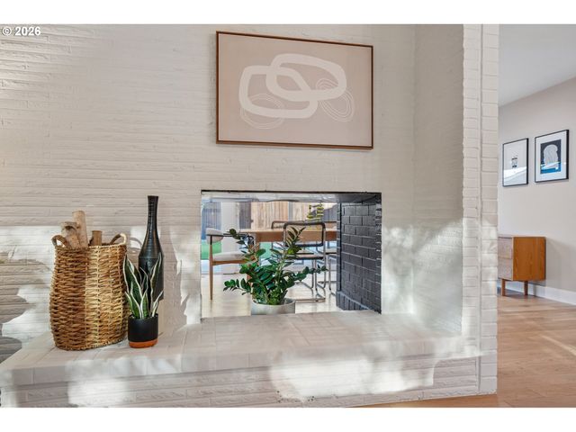 2250 Sw BURBANK Ave, Portland, OR 97225