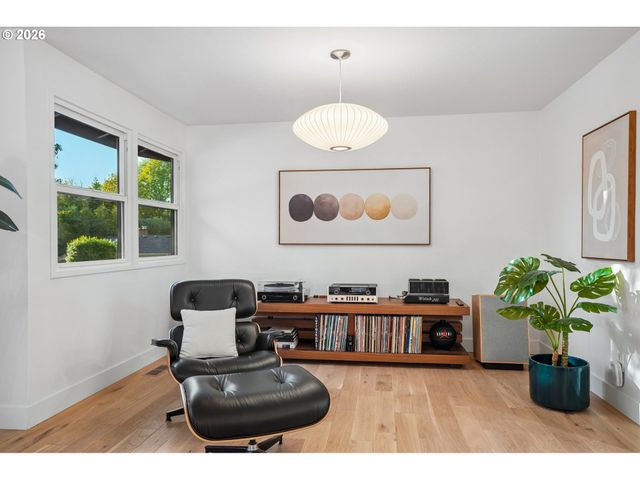 2250 Sw BURBANK Ave, Portland, OR 97225