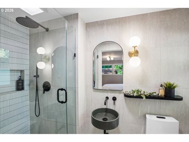 2250 Sw BURBANK Ave, Portland, OR 97225