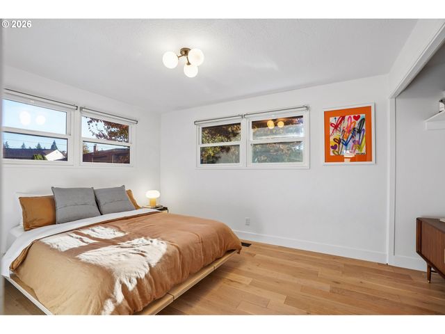 2250 Sw BURBANK Ave, Portland, OR 97225
