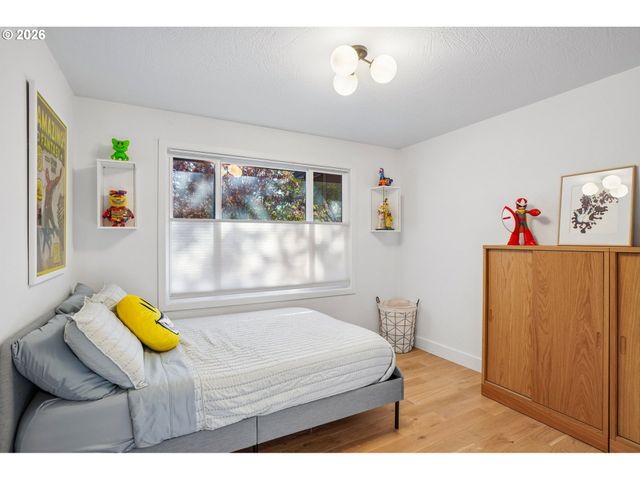 2250 Sw BURBANK Ave, Portland, OR 97225