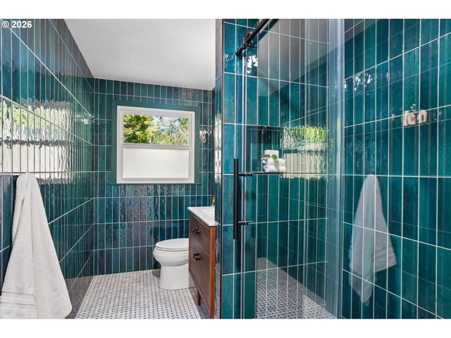 2250 Sw BURBANK Ave, Portland, OR 97225