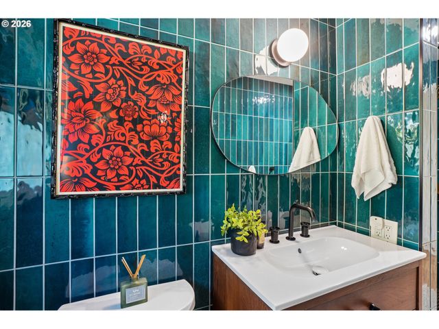 2250 Sw BURBANK Ave, Portland, OR 97225