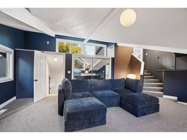 2250 Sw BURBANK Ave, Portland, OR 97225