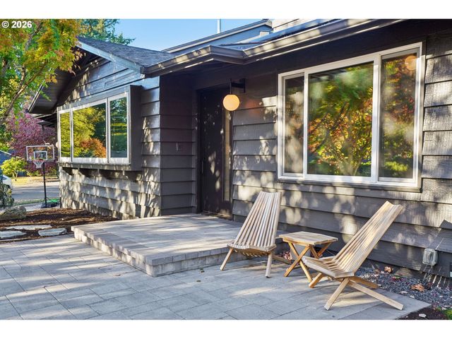 2250 Sw BURBANK Ave, Portland, OR 97225