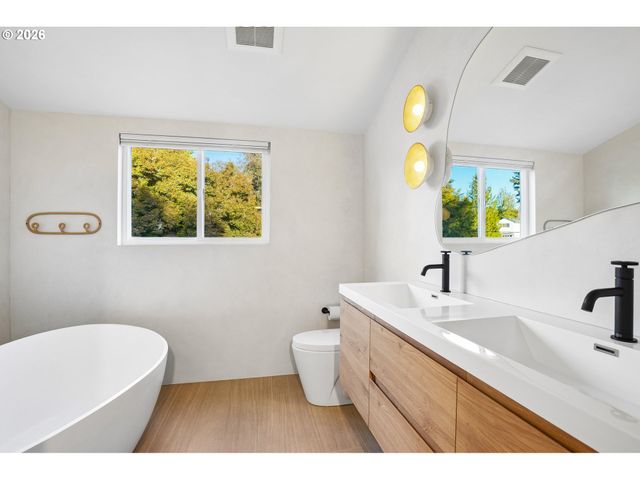 2250 Sw BURBANK Ave, Portland, OR 97225
