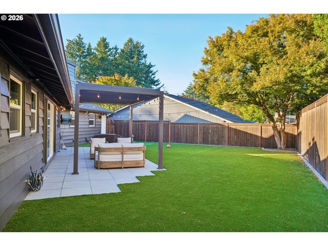 2250 Sw BURBANK Ave, Portland, OR 97225