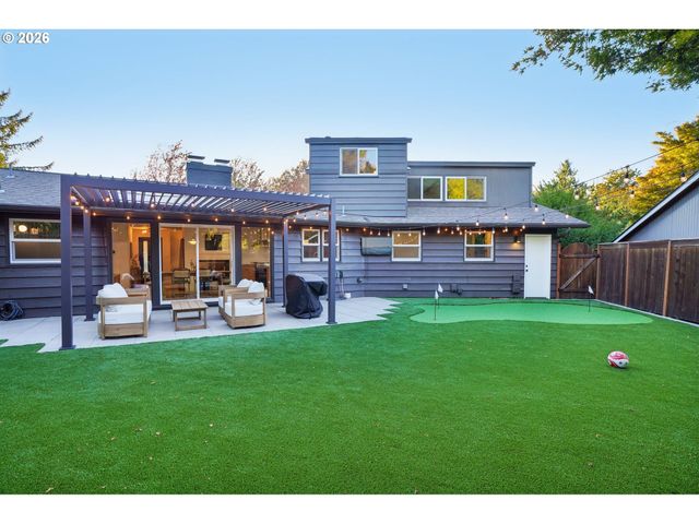 2250 Sw BURBANK Ave, Portland, OR 97225