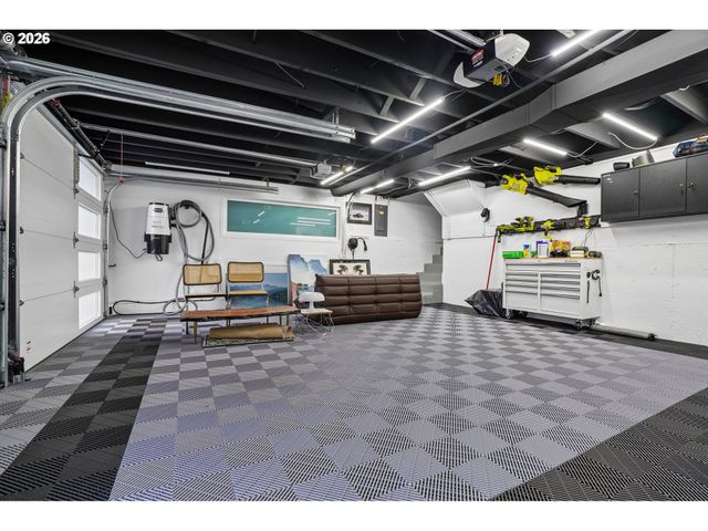 2250 Sw BURBANK Ave, Portland, OR 97225