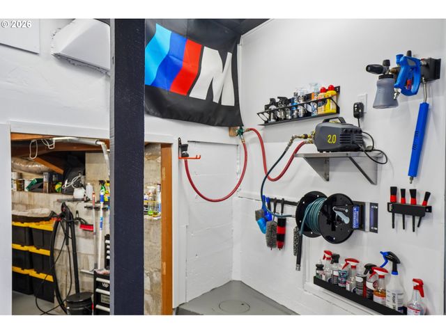 2250 Sw BURBANK Ave, Portland, OR 97225
