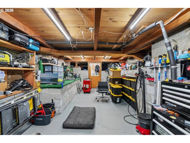 2250 Sw BURBANK Ave, Portland, OR 97225