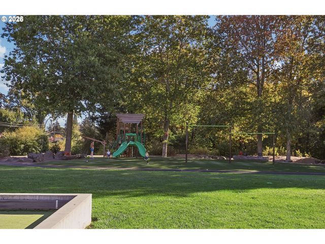 2250 Sw BURBANK Ave, Portland, OR 97225