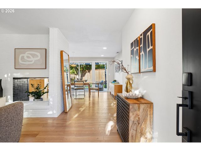 2250 Sw BURBANK Ave, Portland, OR 97225