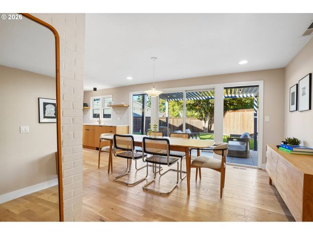2250 Sw BURBANK Ave, Portland, OR 97225