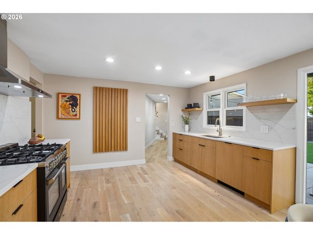 2250 Sw BURBANK Ave, Portland, OR 97225