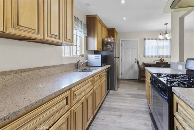 1386 E 6th, Ontario, CA 91764