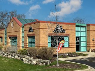 667 E Calhoun Street, Woodstock, IL 60098