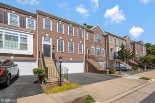 5587 GOVERNORS POND CIR, Alexandria, VA 22310
