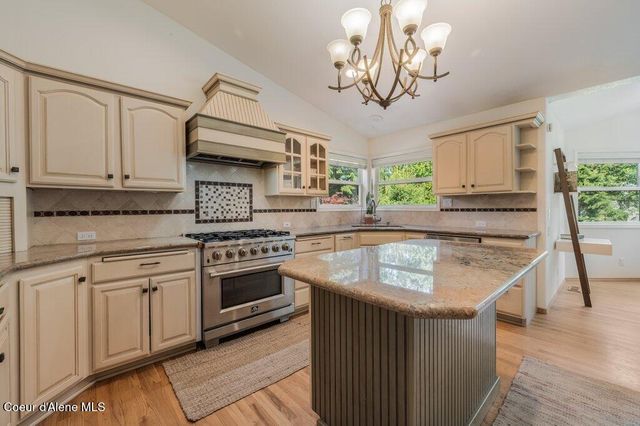 3061 E Lake Forest Dr, Hayden Lake, ID 83835