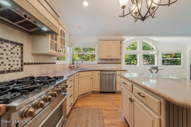 3061 E Lake Forest Dr, Hayden Lake, ID 83835