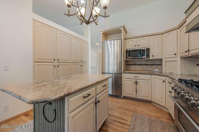 3061 E Lake Forest Dr, Hayden Lake, ID 83835