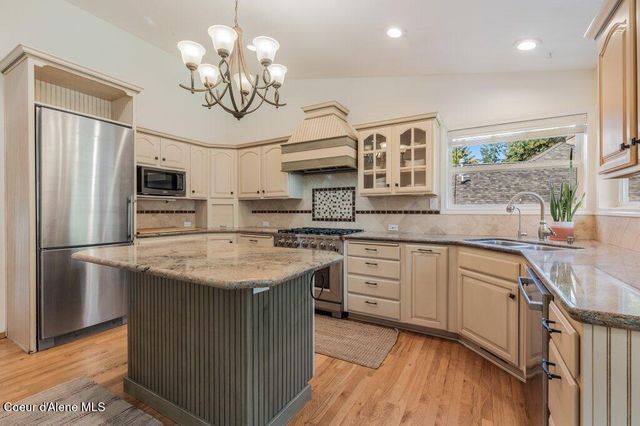 3061 E Lake Forest Dr, Hayden Lake, ID 83835