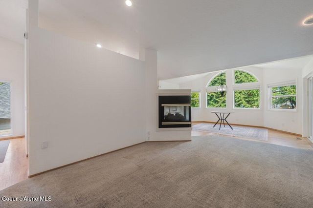 3061 E Lake Forest Dr, Hayden Lake, ID 83835