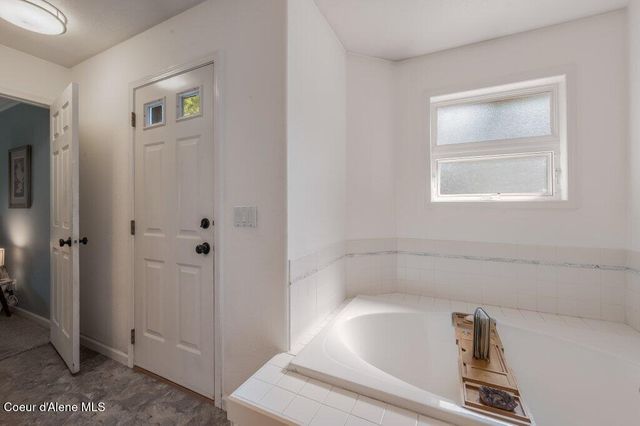 3061 E Lake Forest Dr, Hayden Lake, ID 83835