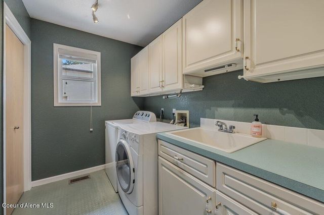 3061 E Lake Forest Dr, Hayden Lake, ID 83835