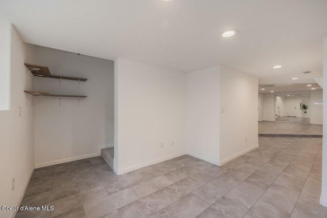 3061 E Lake Forest Dr, Hayden Lake, ID 83835