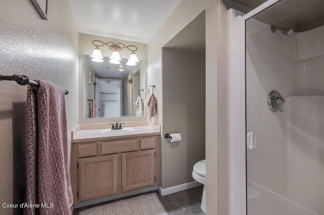 3061 E Lake Forest Dr, Hayden Lake, ID 83835