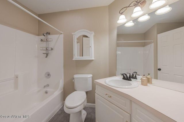 3061 E Lake Forest Dr, Hayden Lake, ID 83835