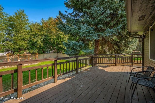 3061 E Lake Forest Dr, Hayden Lake, ID 83835