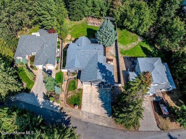 3061 E Lake Forest Dr, Hayden Lake, ID 83835