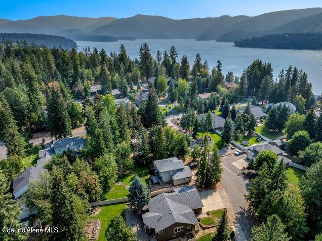3061 E Lake Forest Dr, Hayden Lake, ID 83835