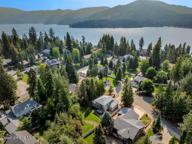 3061 E Lake Forest Dr, Hayden Lake, ID 83835