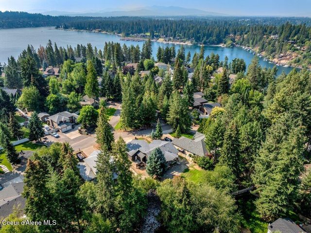 3061 E Lake Forest Dr, Hayden Lake, ID 83835