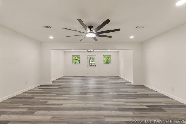 912 S Garfield Avenue, Wagoner, OK 74467