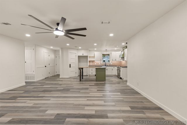 912 S Garfield Avenue, Wagoner, OK 74467