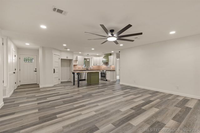 912 S Garfield Avenue, Wagoner, OK 74467