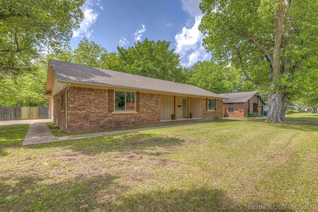 912 S Garfield Avenue, Wagoner, OK 74467