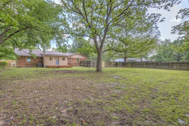 912 S Garfield Avenue, Wagoner, OK 74467